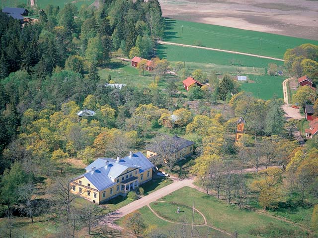 Rilax gård. Hannu Vallas 1998