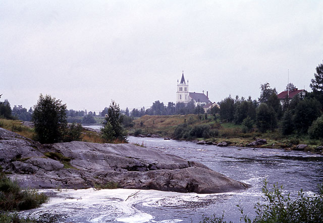 Ylistaron kirkko Kyrönjoen rannalla. Pekka Kärki 1979