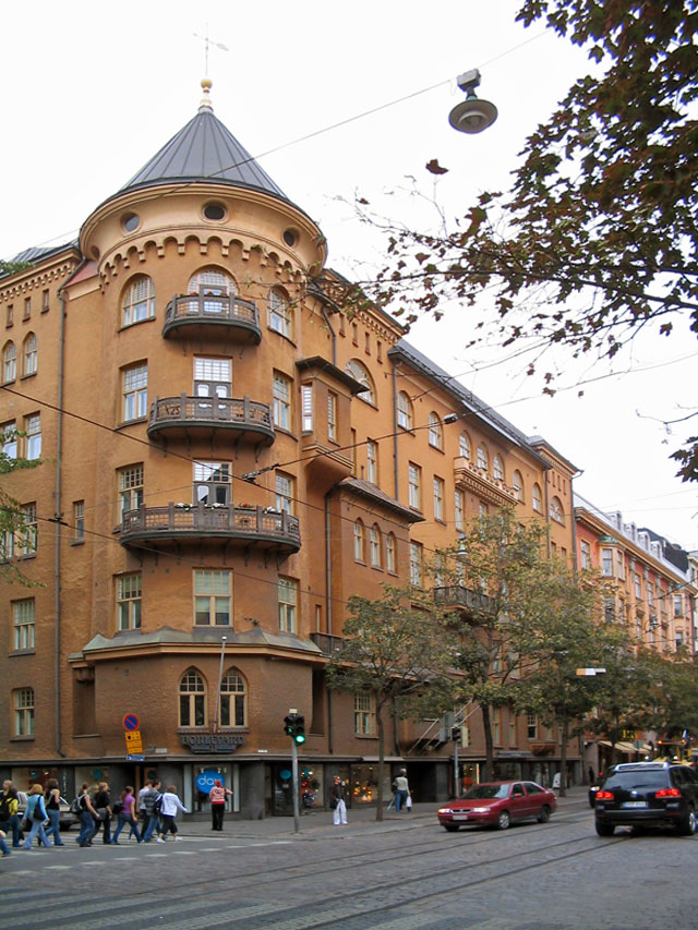 Imponerande bostadshus från art nouveau-perioden på Bulevarden. Hannu Eerikäinen 2006