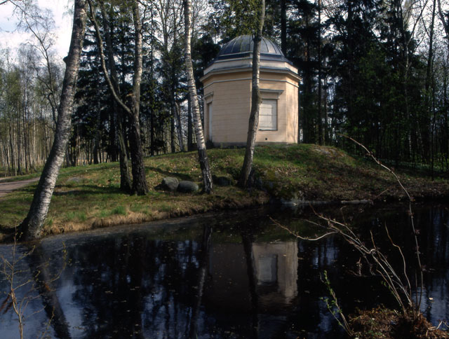 Lusthuset vid dammen. Soile Tirilä 1999