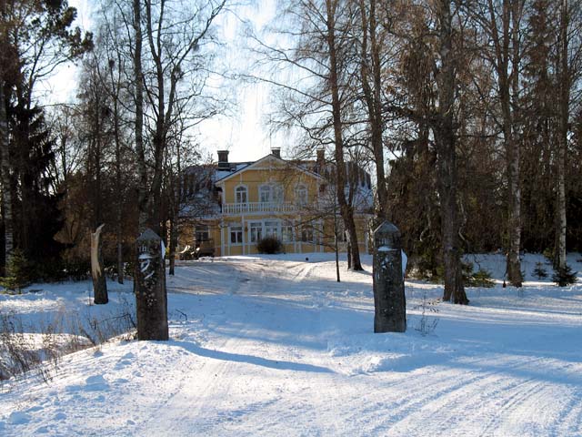 Viralan kartanon päärakennus. Kaija Kiiveri-Hakkarainen 2006