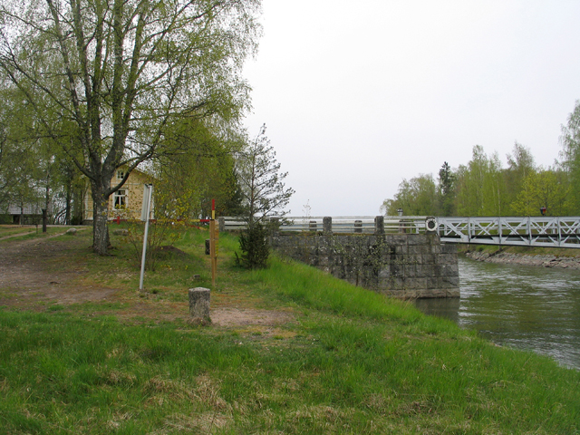 Östra stranden av gamla Strömma kanal, klaffbron och lotsstugan. Antti Suna 2007
