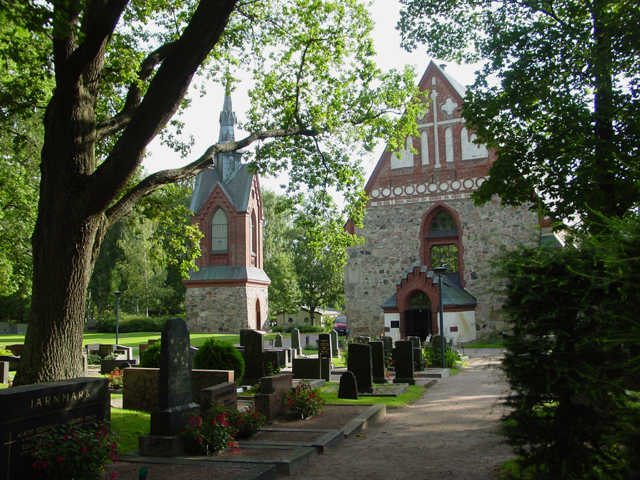 Helsinge kyrka och klockstapeln. Saara Vilhunen 2007
