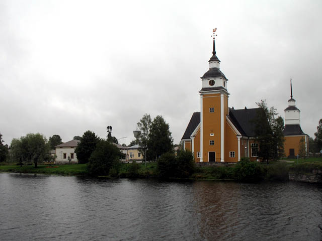 Nykarleby kyrka vid Lappo åns strand. Maria Kurtén 2007