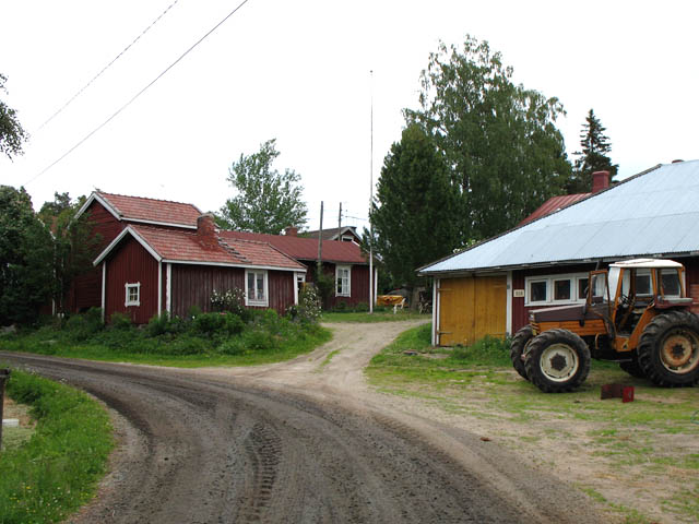 Byggnader i byn Storsandsund. Tuija Mikkonen 2006