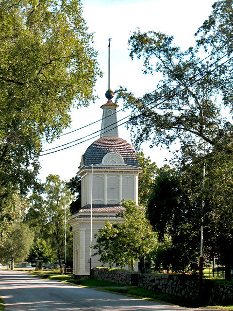 Korsnäs kyrka, klockstapeln. Tuija Mikkonen 2007
