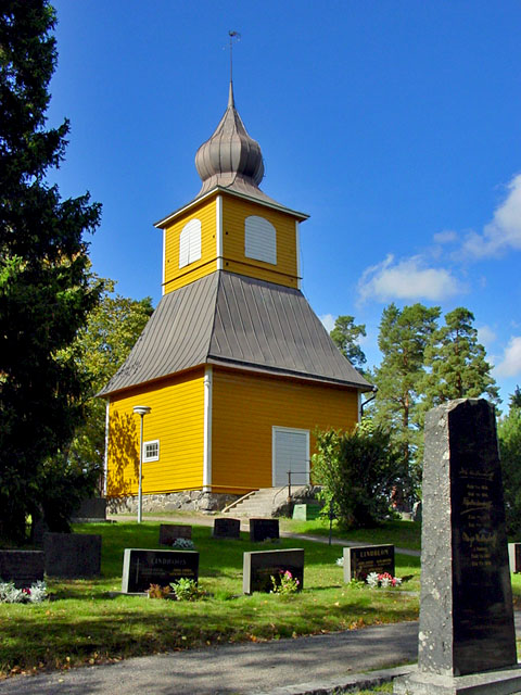Dragsfjärds kyrkas klockstapel. Minna Pesu 2007