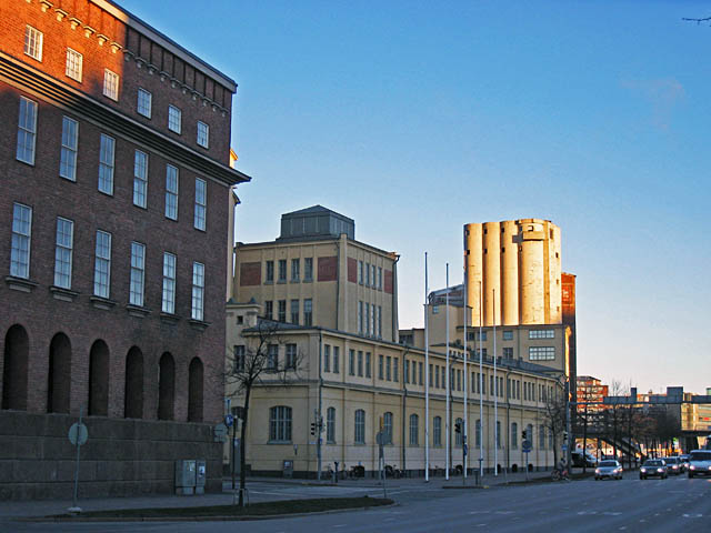 Den tidigare kokosfabrikens fabriksbyggnad vid Sörnäs strandväg. Hilkka Högström 2008