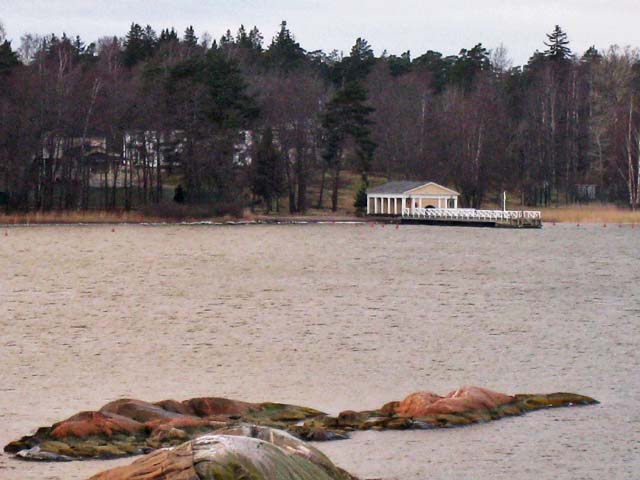 Det ståtliga båthuset vid Stansvik gård är från 1820-talet. Hilkka Högström 2008