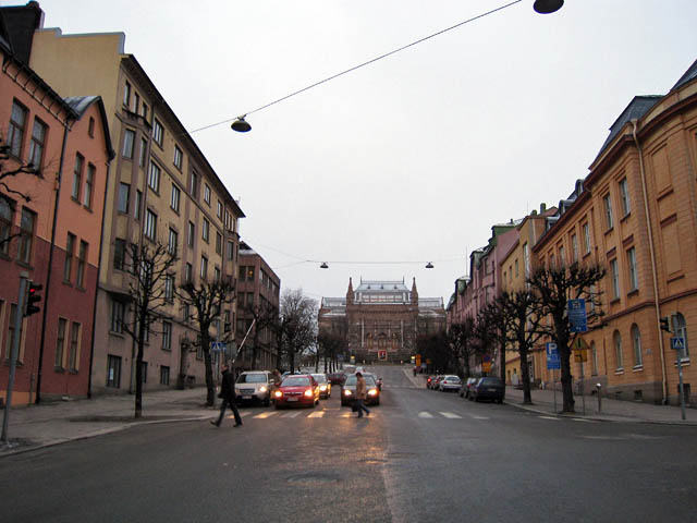 Åbo konstmuseum är en monumental avslutning av Auragatan som går från Salutorget upp till Puolalabacken. Hilkka Högström 2008