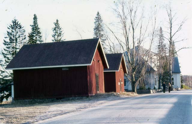 Sädesmagasinen på kyrkbacken i Mörskom. Elias Härö 1972