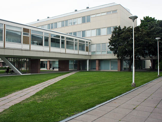 Åbo universitets naturvetenskapshus och förbindelsegången till huvudbyggnaden. Timo-Pekka Heima 2008