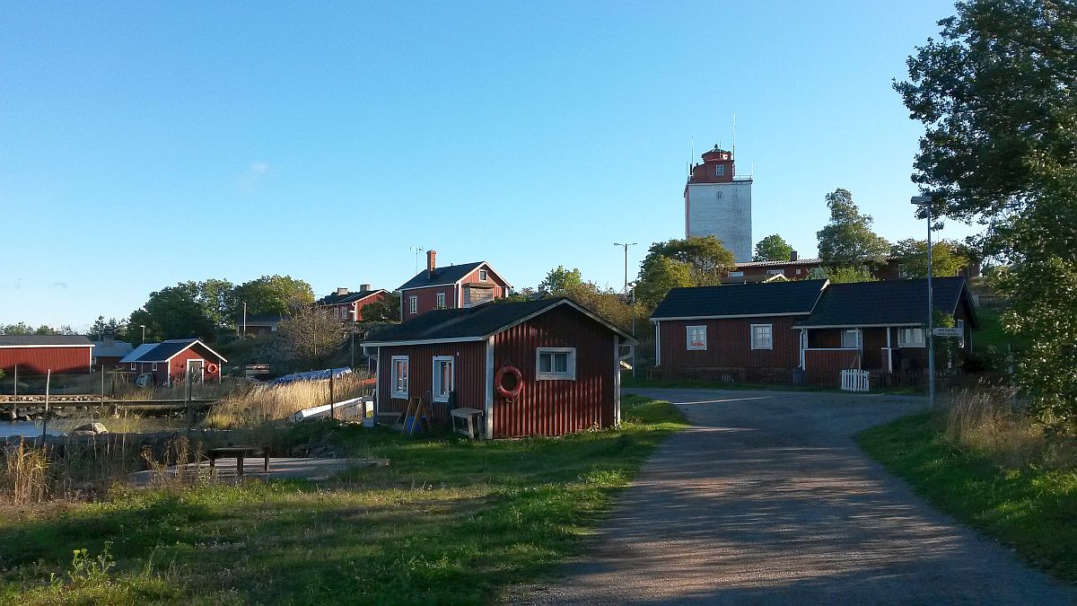 Byn och fyren på Utö. Seija Linnanmäki 2015