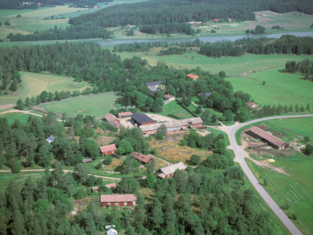 Ekonomibyggnader vid Qvidja herrgård. Hannu Vallas 1998