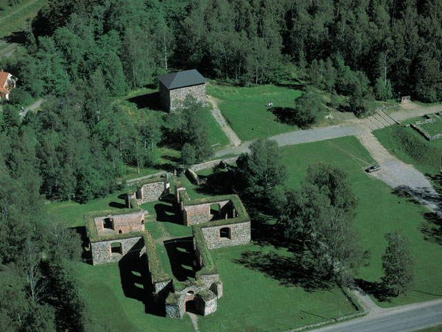 Mustasaari kyrkas ruiner. Hannu Vallas 1998