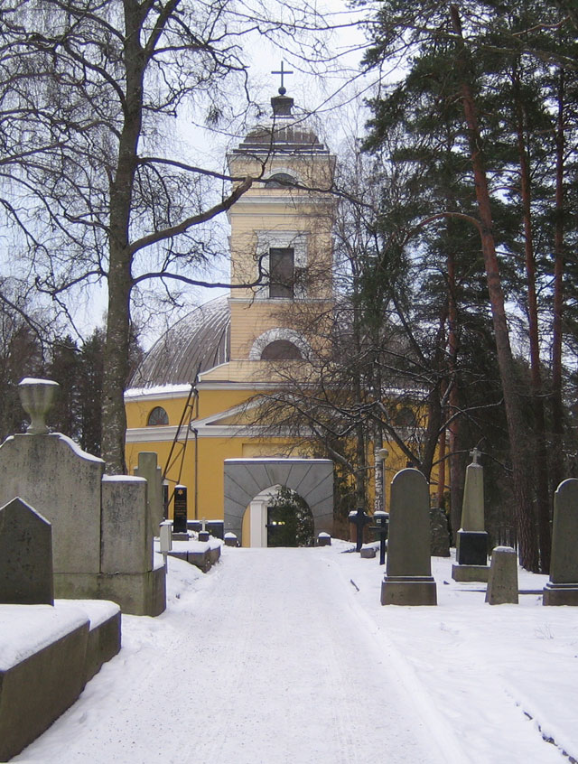 Nokian kirkko kirkkomaalta kuvattuna. Johanna Forsius 2005