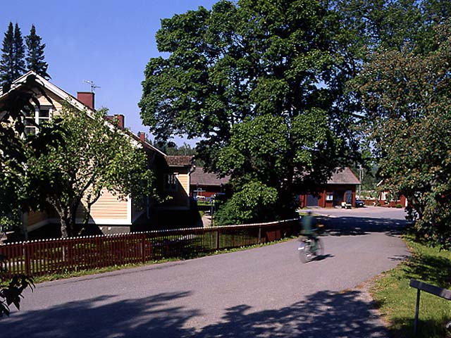 Byavägen i Snappertuna kyrkby. Soile Tirilä 2001