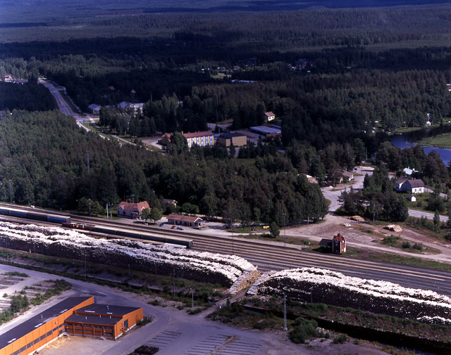 Uimaharjun rautatieasema. Hannu Vallas 1997