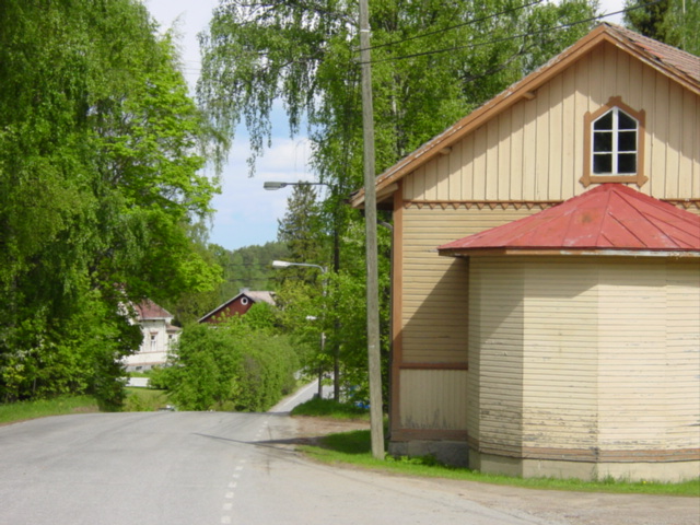 Kirkonkylää kirkolta kantatien suuntaan. Minna Pesu 2006
