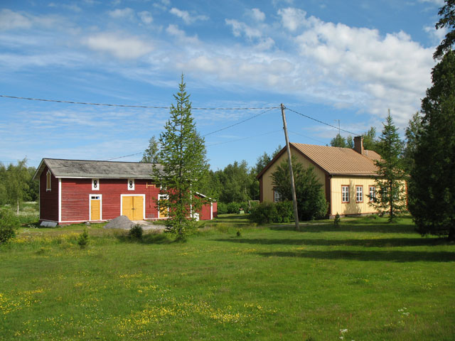 Byggnader vid Bennäs järnvägsstation. Tuija Mikkonen 2006