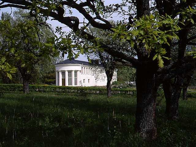 Orangeriet i Oitbacka gårds trädgård. Soile Tirilä 2000