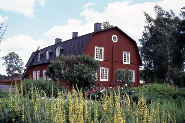 Pukkilan kartanon päärakennus. Lea Värtinen 1990