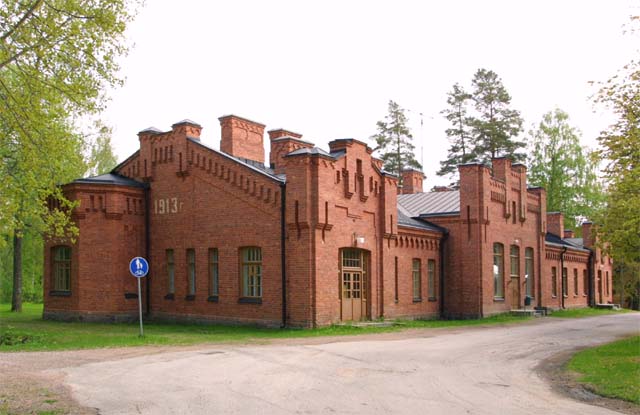 Entinen venäläinen upseerikerho, nykyinen viestimuseo. Ulla-Riitta Kauppi 2002