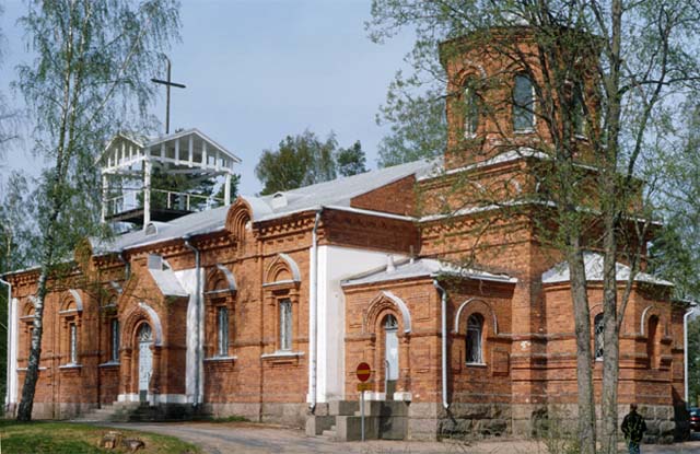 Riihimäen kasarmialueen kirkko. Ulla-Riitta Kauppi 2002