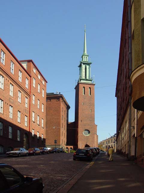 Kristuskyrkan och bostadshus vid Fänrik Ståls gatan i Främre Tölö. Saara Vilhunen 2007