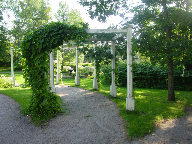 Auroras blomsterträdgård i Träskända gårds park. Saara Vilhunen 2007