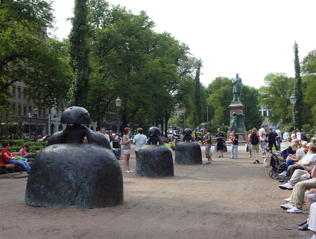 Runebergsstatyn i mitten av Esplanaden. Saara Vilhunen 2007