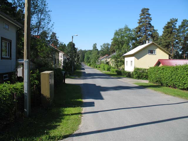 Kankaistenkatua Sairion asuinalueella. Kaija Kiiveri-Hakkarainen 2007