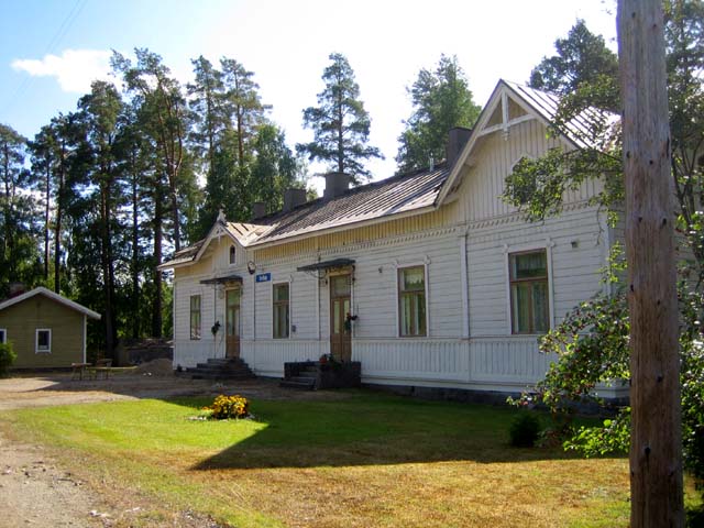 Inhan rautatieasemarakennus Ähtärissä. Johanna Forsius 2006