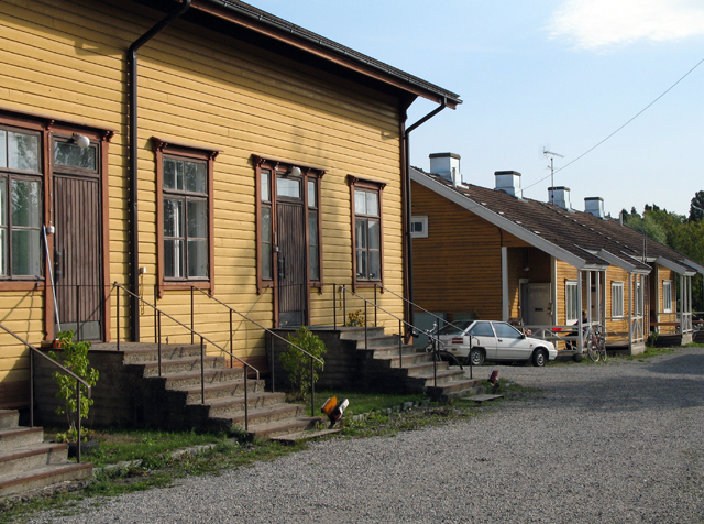Iisalmen aseman viereisiä taloja. Soile Tirilä 2006