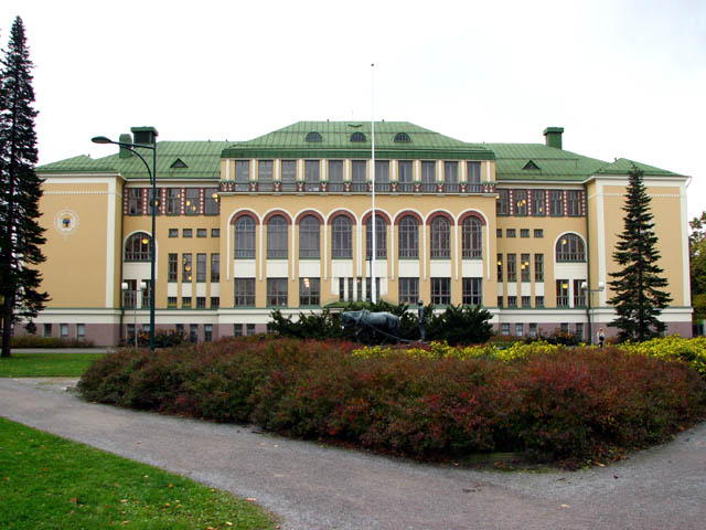 Cygnaeuksen kansakoulu ja puisto Riihikedossa. Timo-Pekka Heima 2007