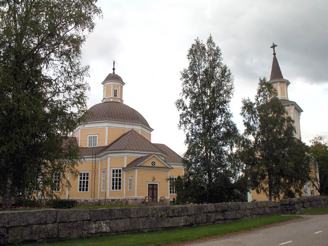 Nedervetil kyrka och klockstapel. Maria Kurtèn 2007