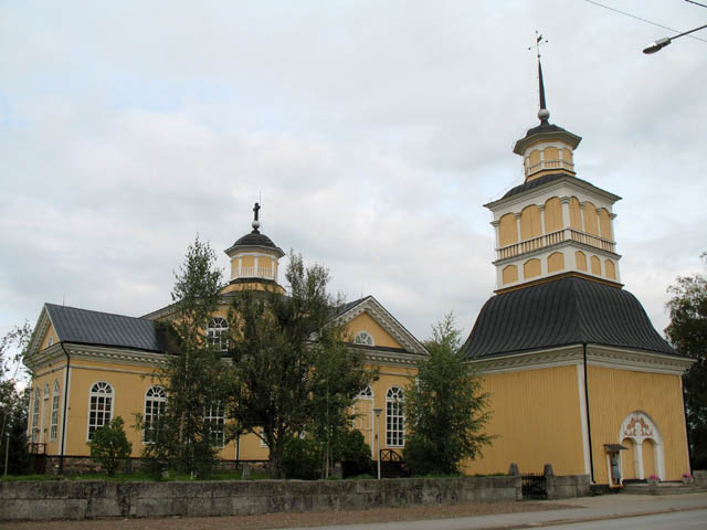 Kronoby kyrka och klockstapel. Maria Kurtén 2007