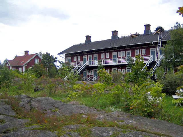 Loftgångshus som byggts för arbetare i Dalsbruk från slutet av 1800-talet och början av 1900-talet. Johanna Forsius 2007
