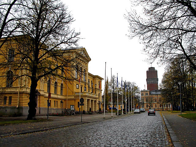 Vasa stadshus vid Senatsgatan. I bakgrunden vattentornet. Timo-Pekka Heima 2007