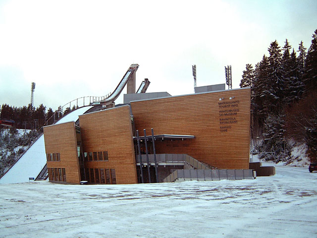 Pekka Salmisen suunnittelema katsomo-museorakennus. Raimo Niskanen 2006