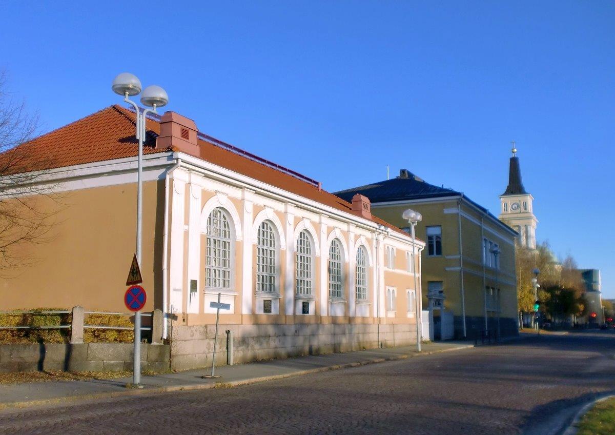 Lyseon korttelia. Oulun tuomiokirkko taustalla. Wiki Loves Monuments, CC BY-SA 4.0 Mikkoau 2014