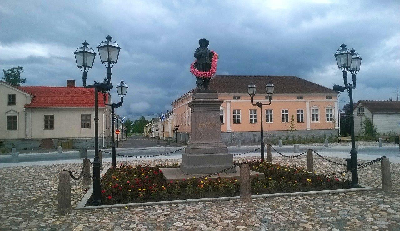 Pekkatorin keskellä on Pietari Brahen patsas vuodelta 1888. Wiki Loves Monuments, CC BY-SA 4.0 Mikkoau 2015